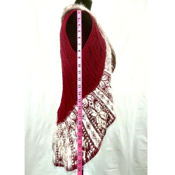 MAX STUDIO Girl’s Fuzzy Sweater Vest in Snowflakes Burgundy & Cream |M (10-12) - Picture 6 of 9